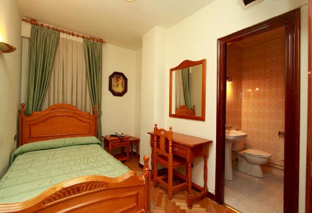 Hostal Barcelona Salamanca Buitenkant foto