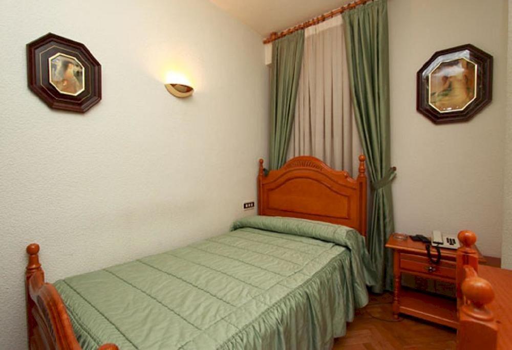 Hostal Barcelona Salamanca Buitenkant foto