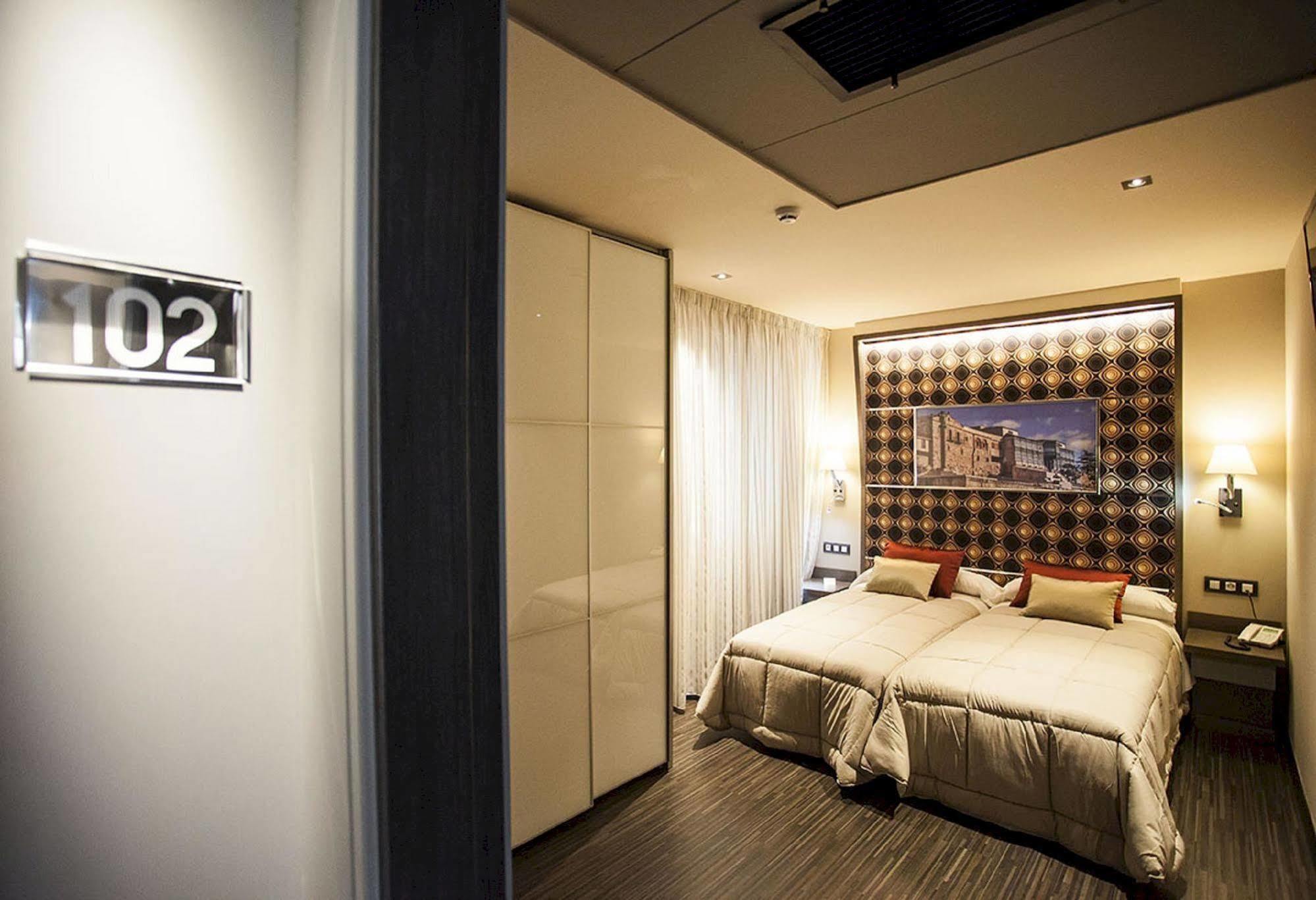 Hostal Barcelona Salamanca Buitenkant foto