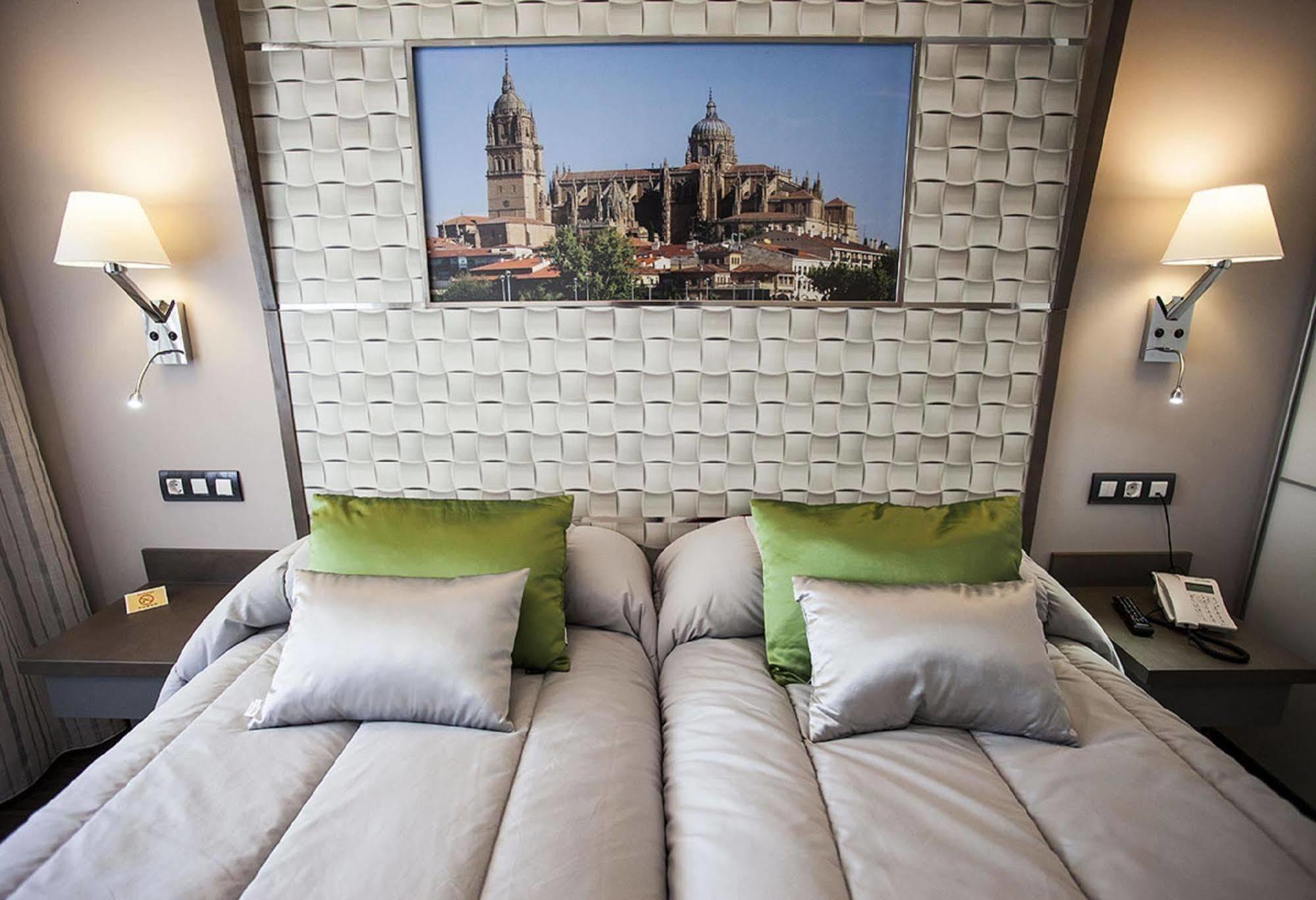 Hostal Barcelona Salamanca Buitenkant foto