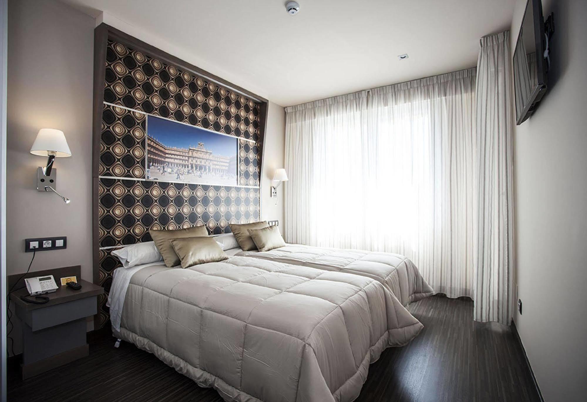 Hostal Barcelona Salamanca Buitenkant foto
