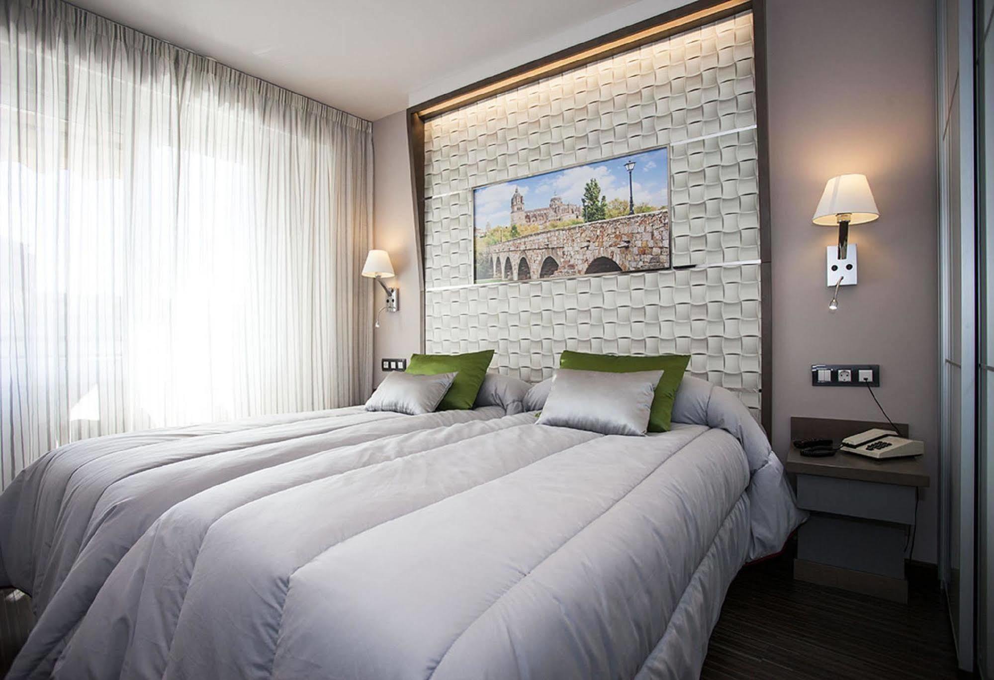 Hostal Barcelona Salamanca Buitenkant foto