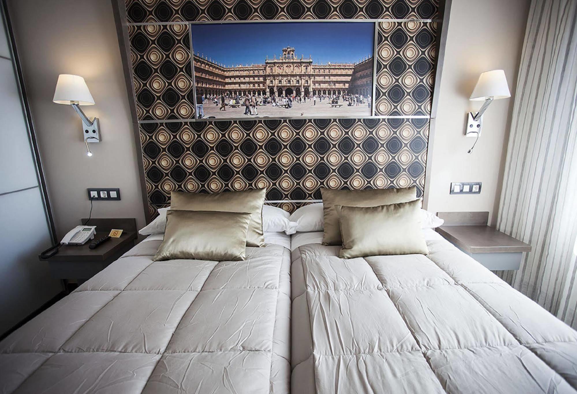 Hostal Barcelona Salamanca Buitenkant foto
